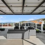 아파트 1 Bedroom Gorgeous In Zaboric-brodarica 자보리치