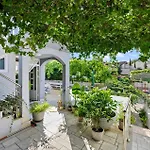 1 Bedroom Gorgeous In Zaboric-brodarica Apartment Zaboric