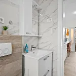 1 Bedroom Gorgeous In Zaboric-brodarica Apartment