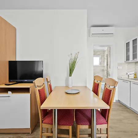 Apartamento 1 Bedroom Gorgeous In Zaboric-brodarica *