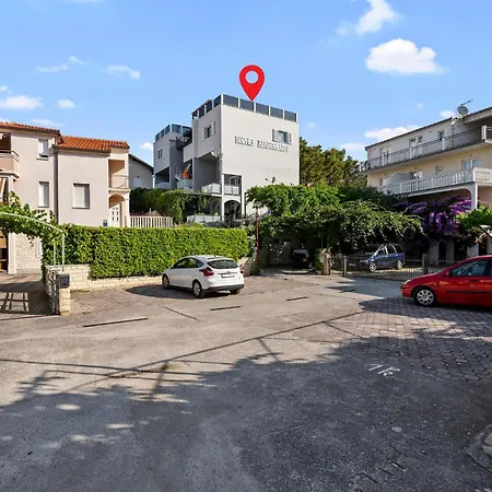 1 Bedroom Gorgeous In Zaboric-brodarica 公寓