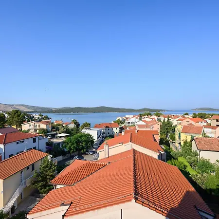 1 Bedroom Gorgeous In Zaboric-brodarica Apartamento *