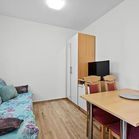 1 Bedroom Gorgeous In Zaboric-brodarica * 扎博里克