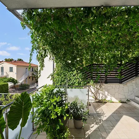 1 Bedroom Gorgeous In Zaboric-brodarica 아파트 자보리치