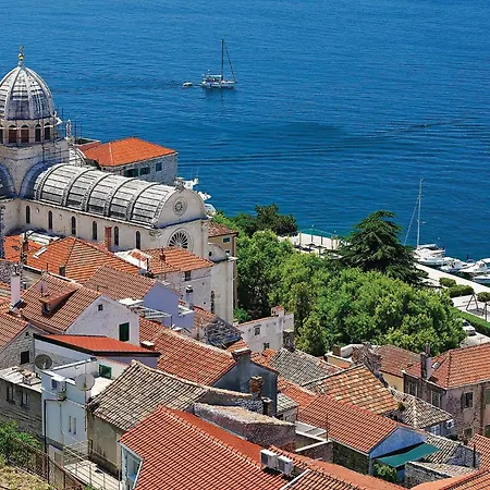 1 Bedroom Gorgeous In Zaboric-brodarica Apartman Zaboric