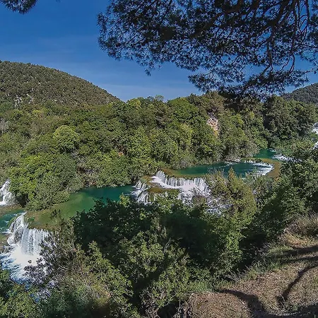 公寓 1 Bedroom Gorgeous In Zaboric-brodarica 扎博里克