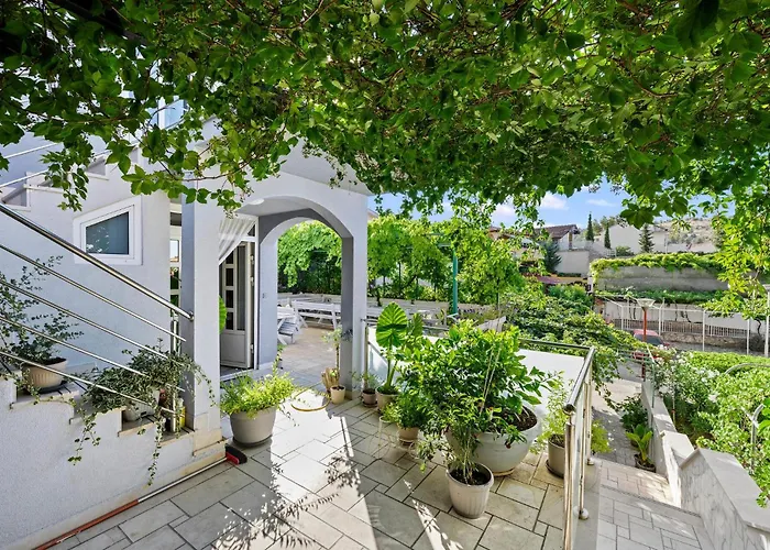 1 Bedroom Gorgeous In Zaboric-brodarica Apartment Zaboric