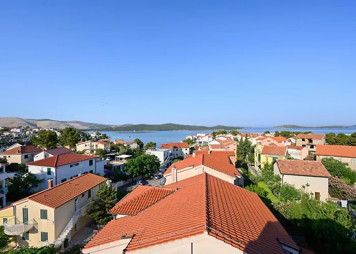 1 Bedroom Gorgeous In Zaboric-brodarica 아파트 *